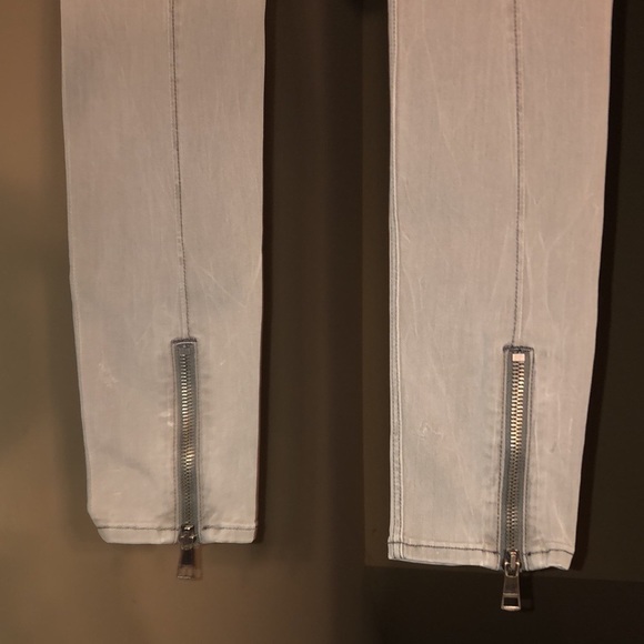 Burberry Brit Bexton Skinny Leg Jeans, Size 28. - Picture 7 of 16